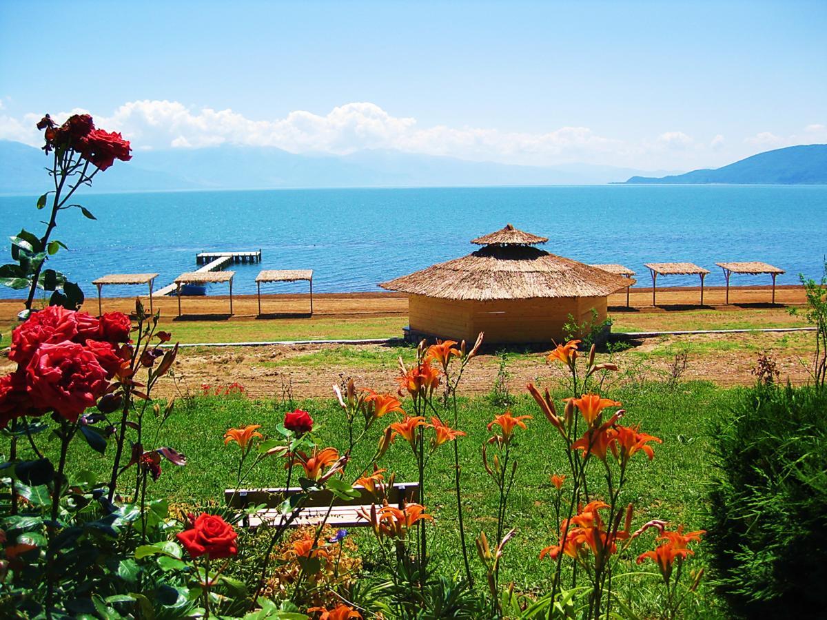 Lakeview Hotel And Resort Otesevo Exteriör bild