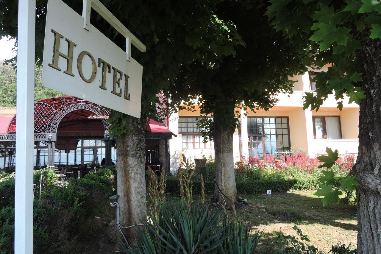 Lakeview Hotel And Resort Otesevo Exteriör bild